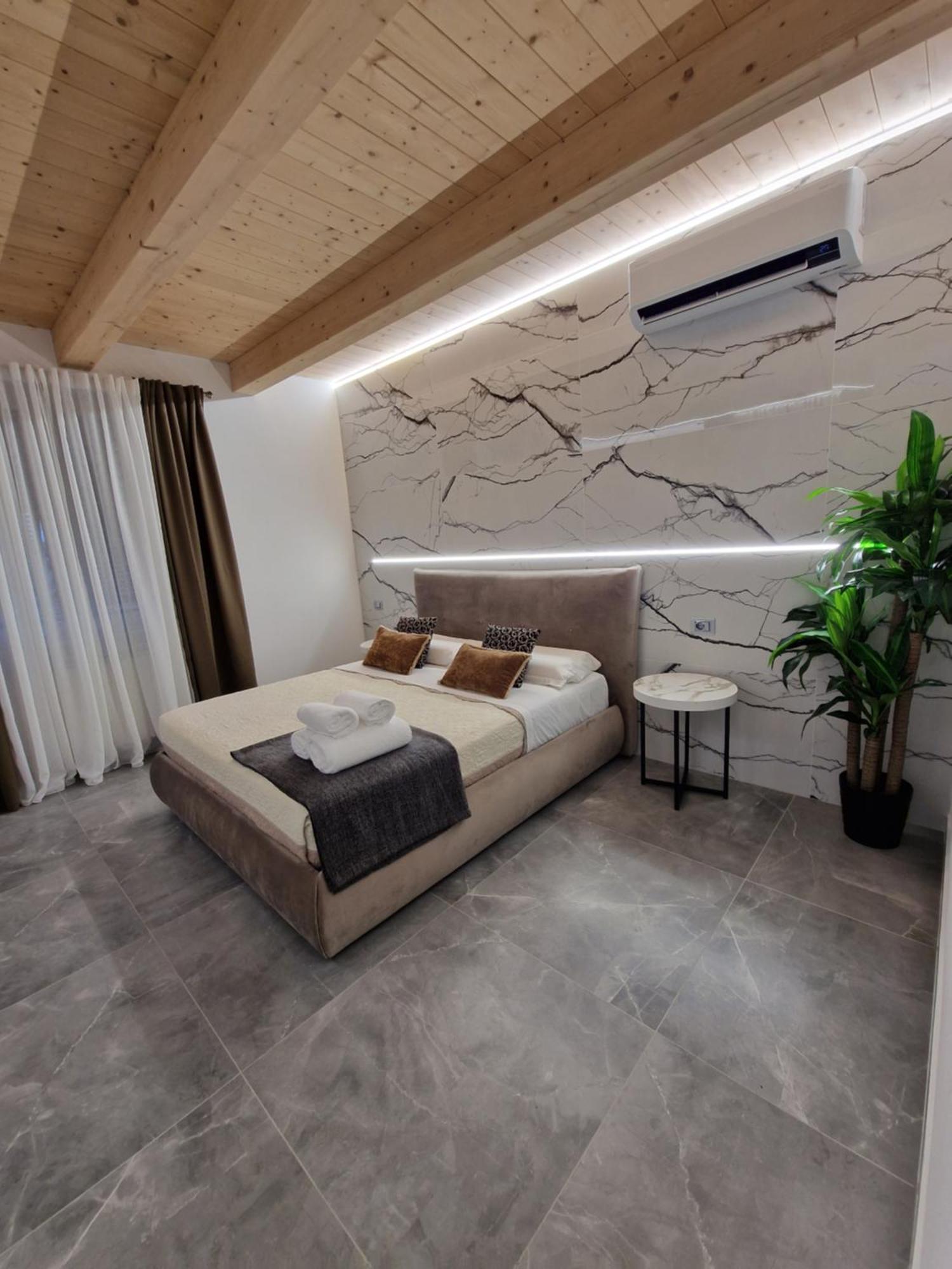 Marla Rooms Специя Екстериор снимка